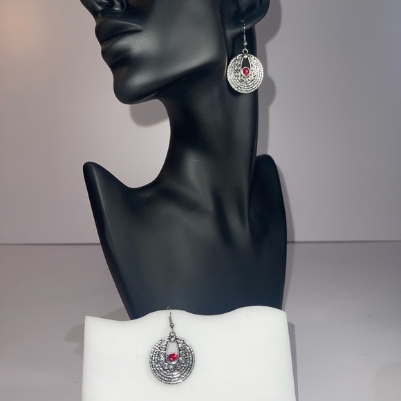 NWOT Silver Tone Round Earrings With Red Center Gem - Picture 3 of 4